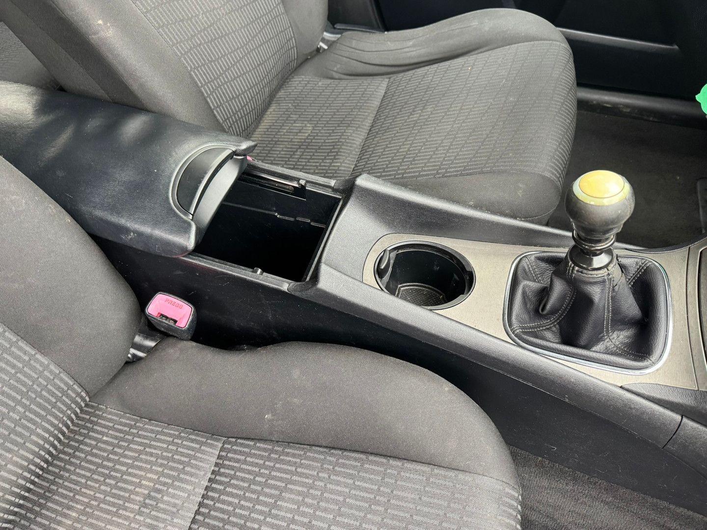 Toyota Avensis 2010 — photo 26