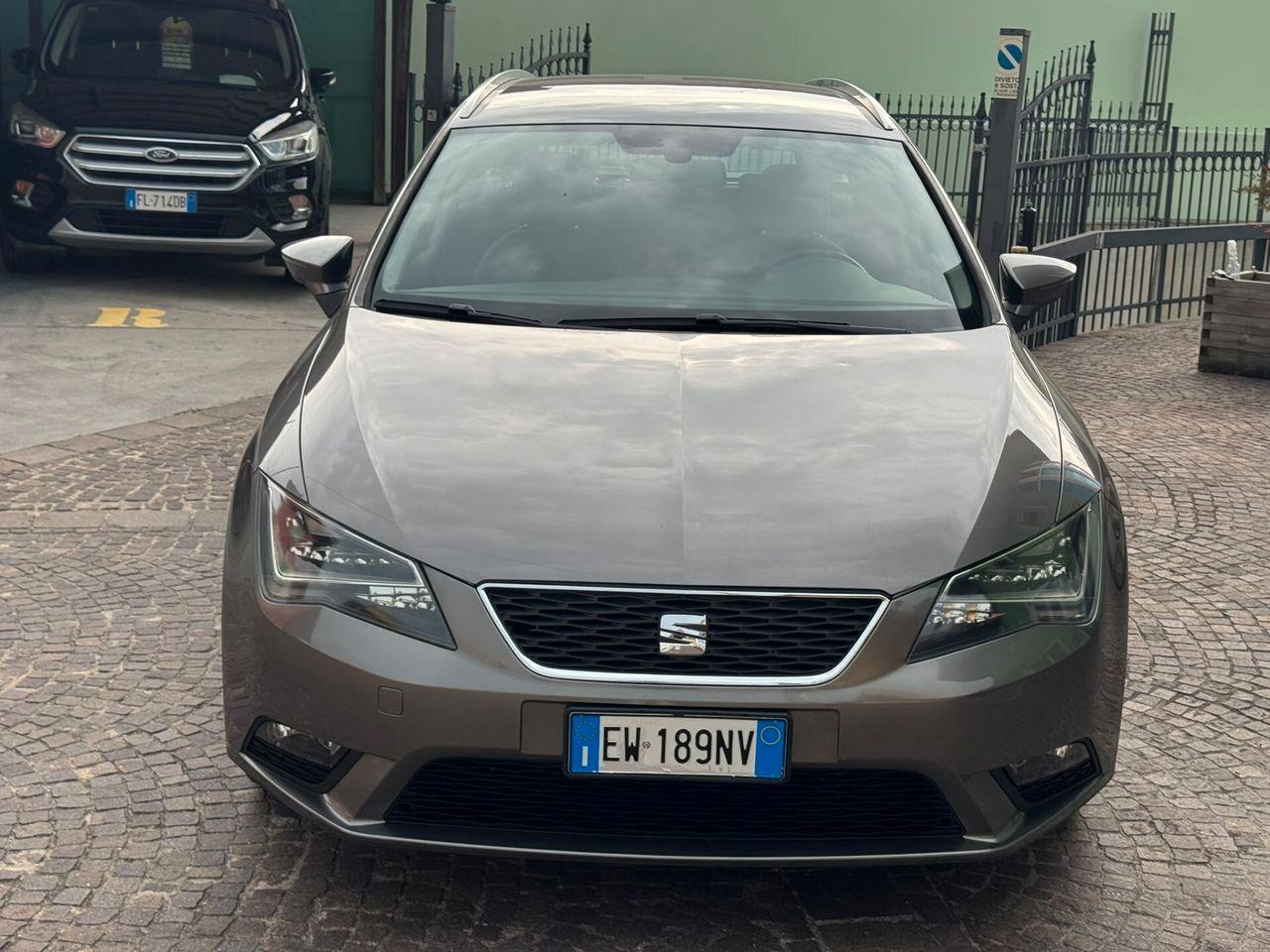 Seat Leon 2014 — rear view