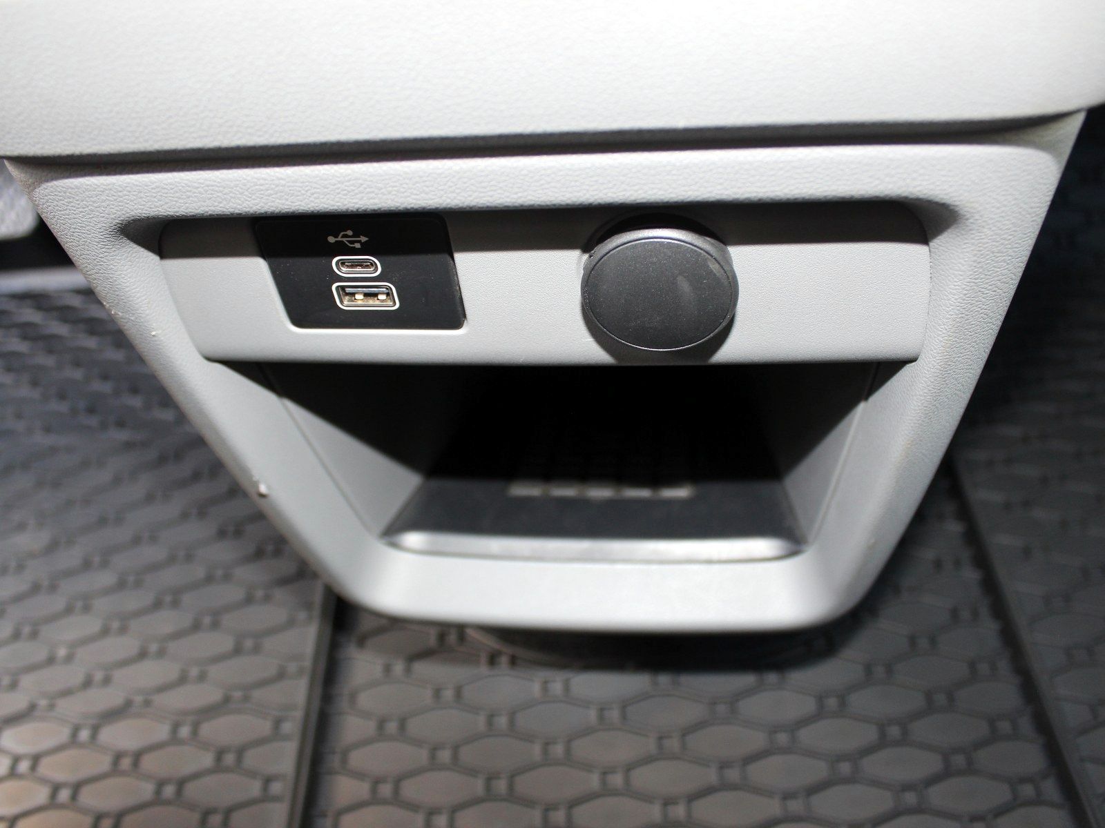 Fahrzeugabbildung Ford Tourneo Custom 320 L1 Tourneo Titanium X AWD