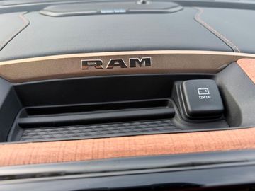 Bild 35 Dodge RAM 5,7l HEMI Longhorn AHK Luftfahrwerk 4x4