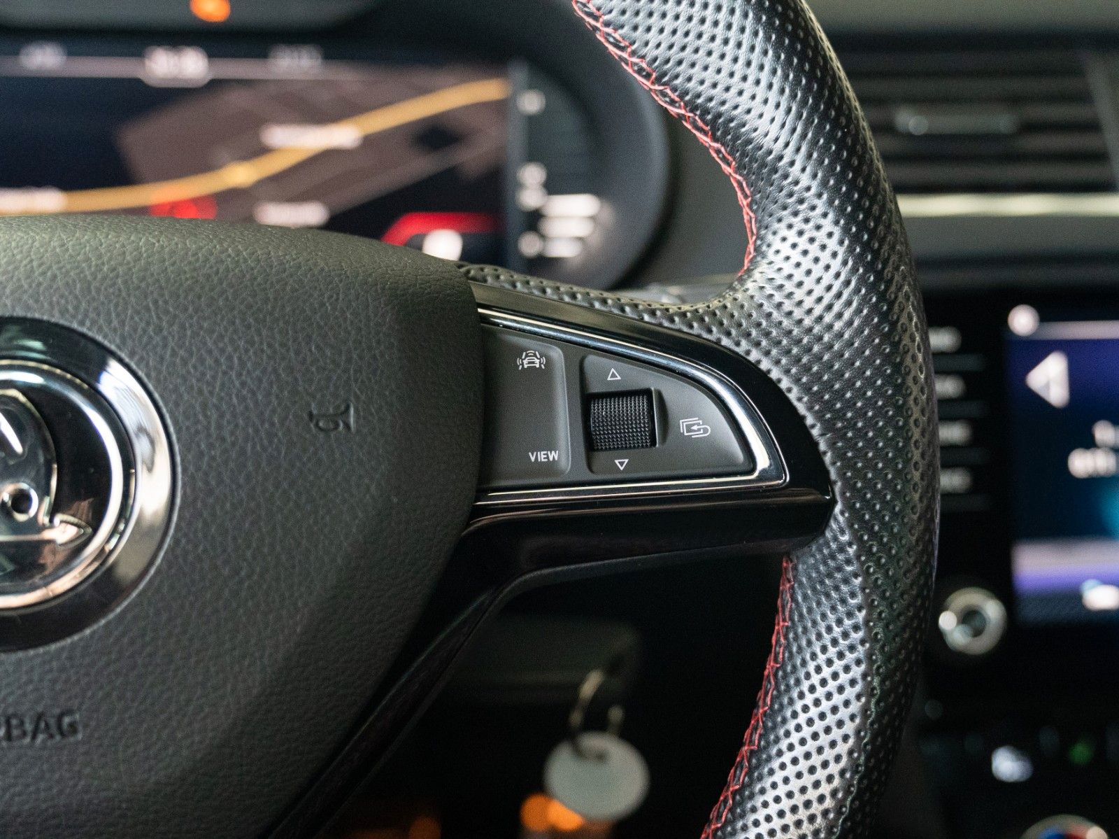 Fahrzeugabbildung SKODA Octavia Combi RS 4x4 AUTOM./SITZHZG./KAMERA