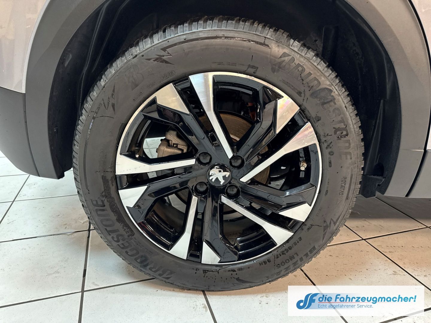 Fahrzeugabbildung Peugeot 2008 e- Allure Pack Navi LED Apple CarPlay Andro