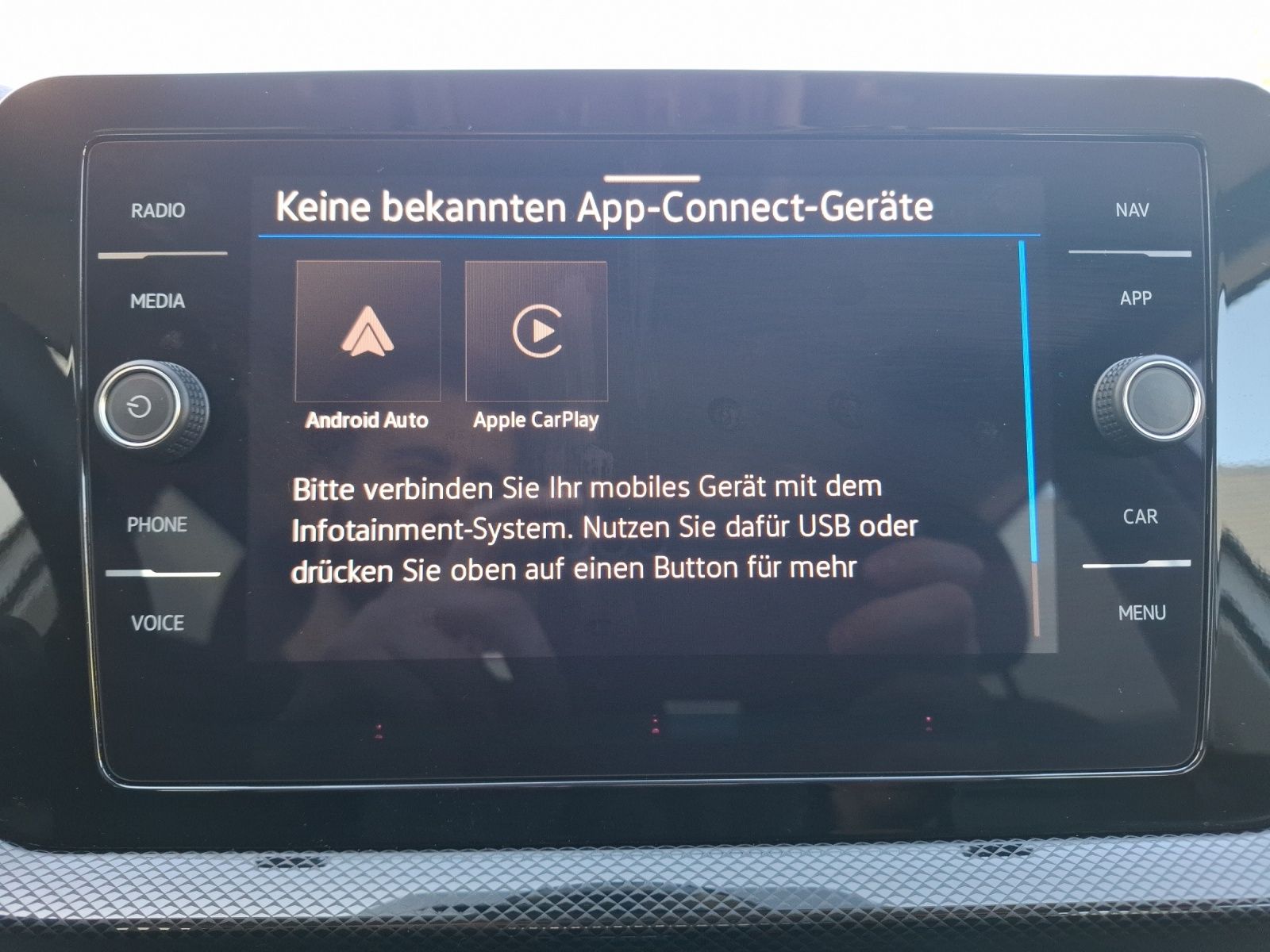 Fahrzeugabbildung Volkswagen T-Cross TSI Life LED CarPlay AID ACC PDC SH LM