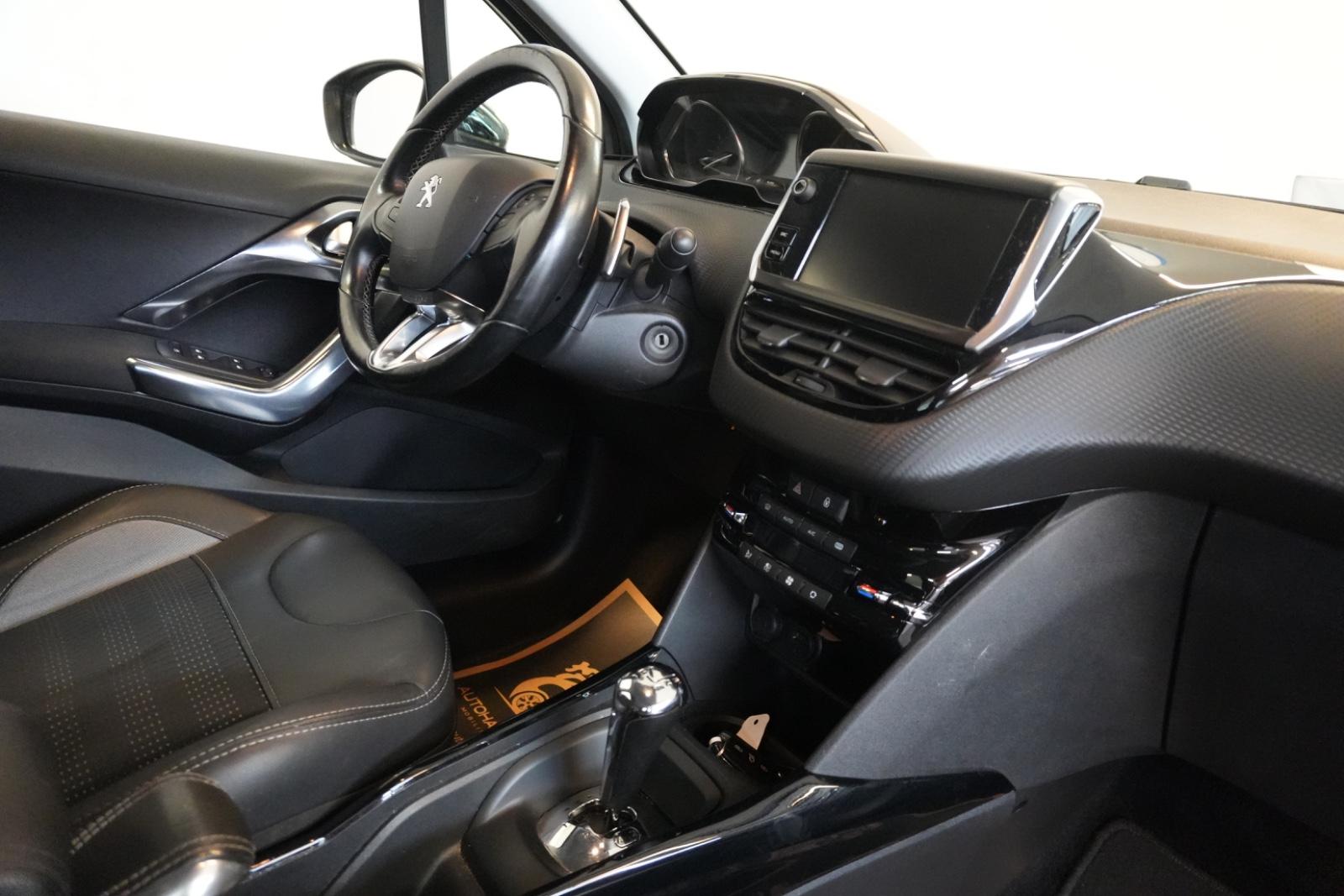 Peugeot 2008 1.2 VTi Allure Automatik PDC AHK