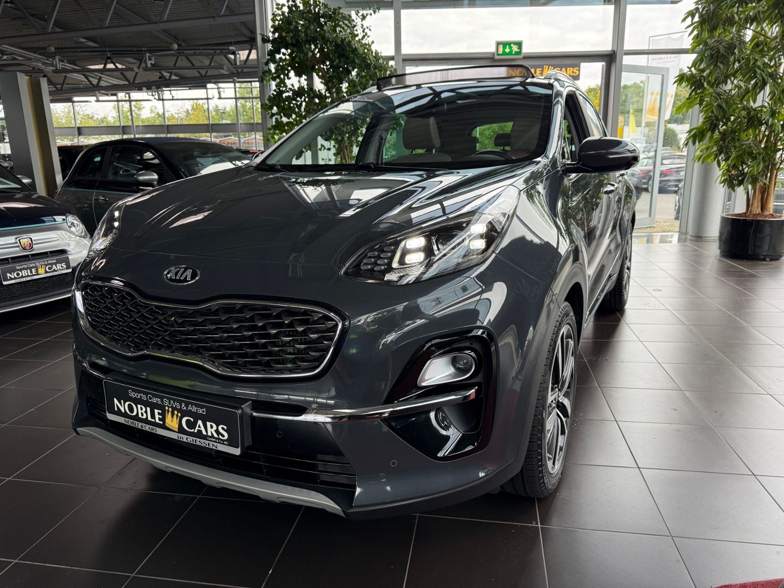 Fahrzeugabbildung Kia Sportage Platinum Edition 4WD PANO LED NAVI