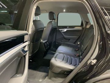 Volkswagen Touareg - 11