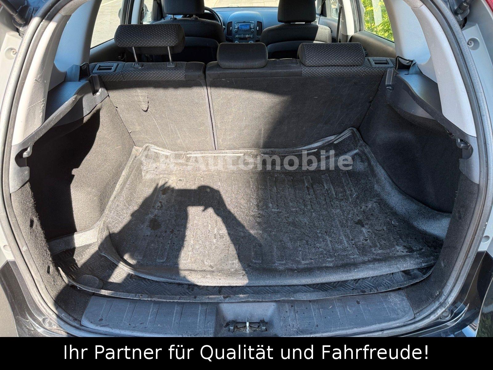Hyundai i30 2011 — photo 19