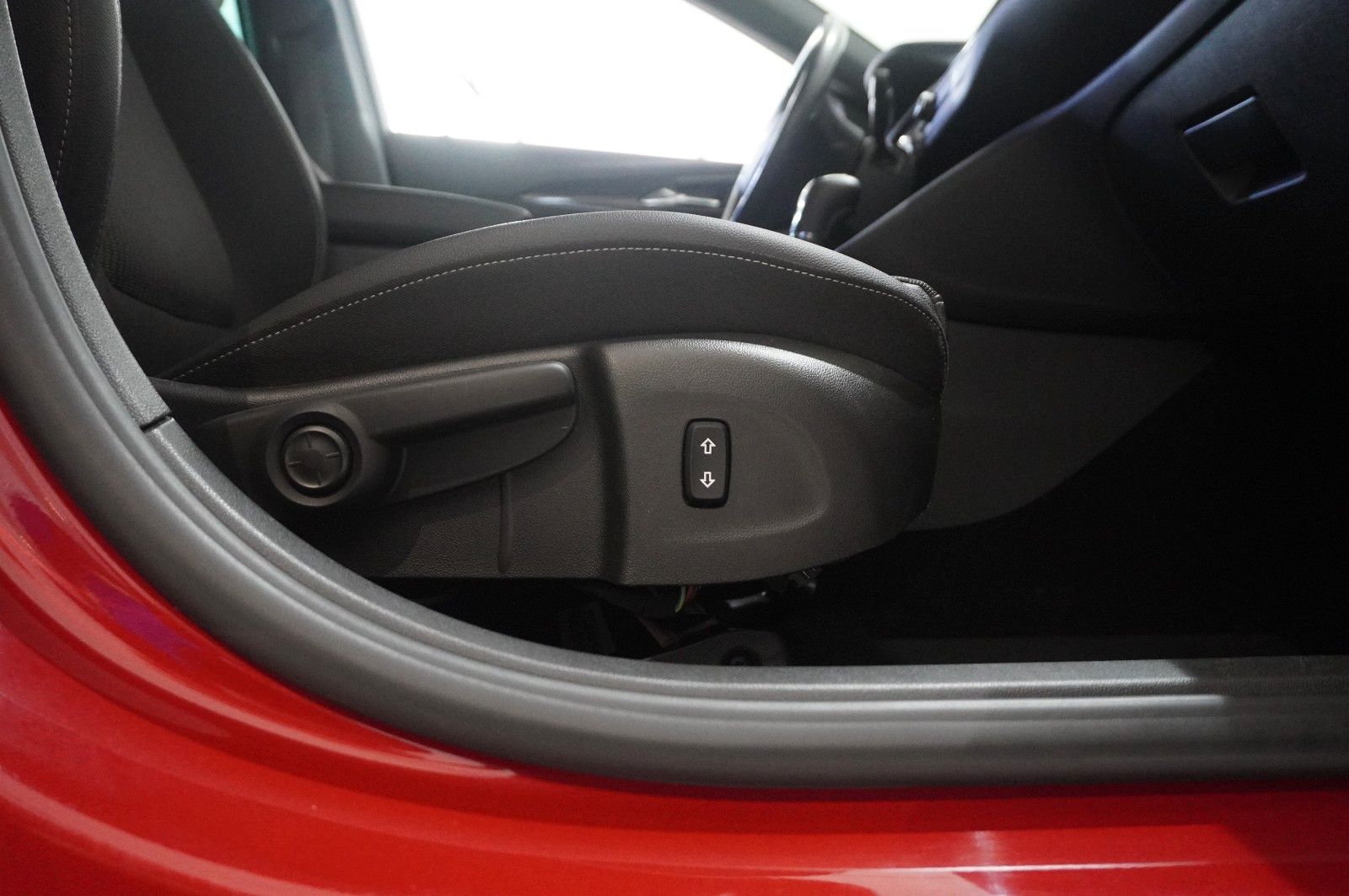 Fahrzeugabbildung Opel Insignia B ST 2.0D BUSINESS NAVI/LED/KAMERA/AHK