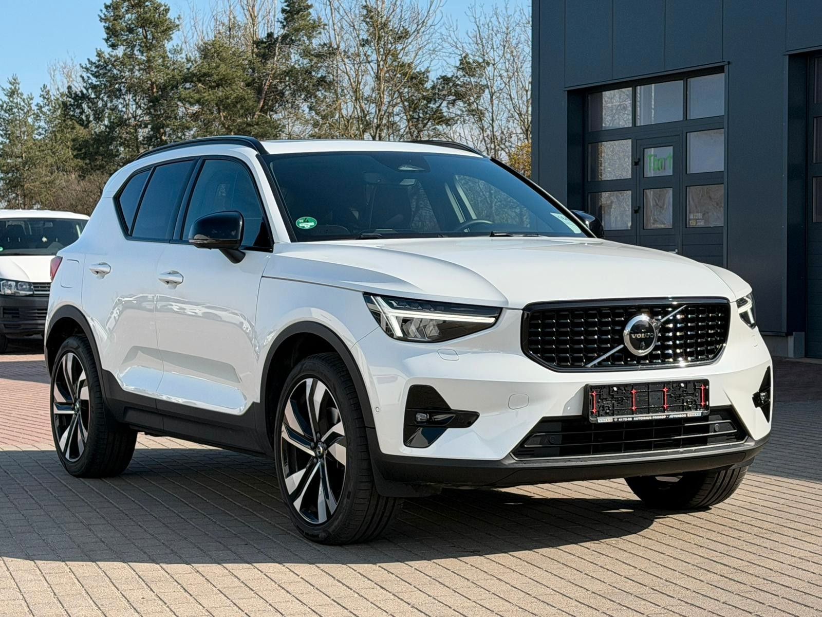 Fahrzeugabbildung Volvo XC40 B4 AWD Ultimate Dark*PANO*STDHZG*360°*ACC