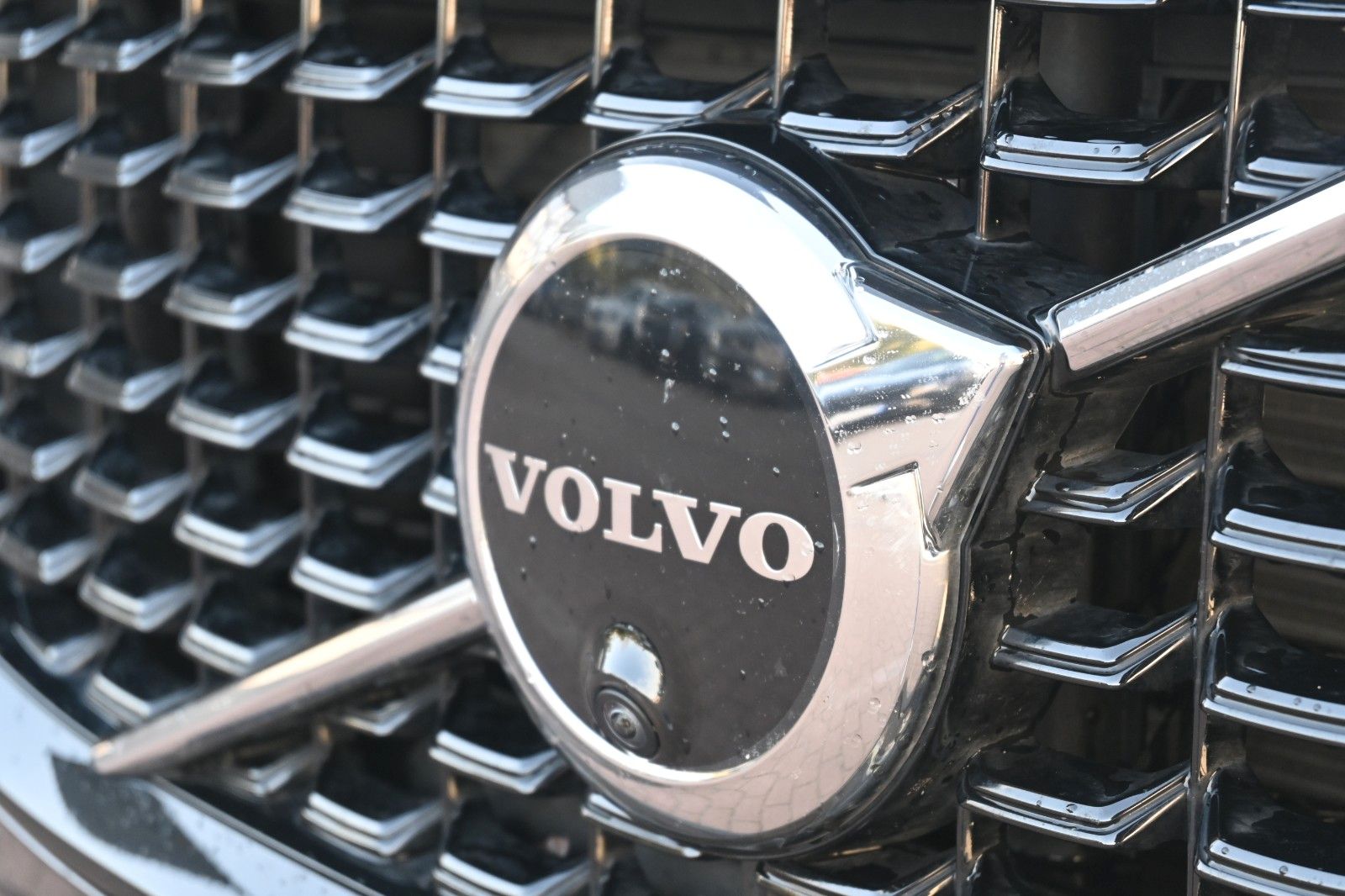 Fahrzeugabbildung Volvo XC60 T8 R-Design PHEV* AWD*AHK*NAV*ACC*PANO*