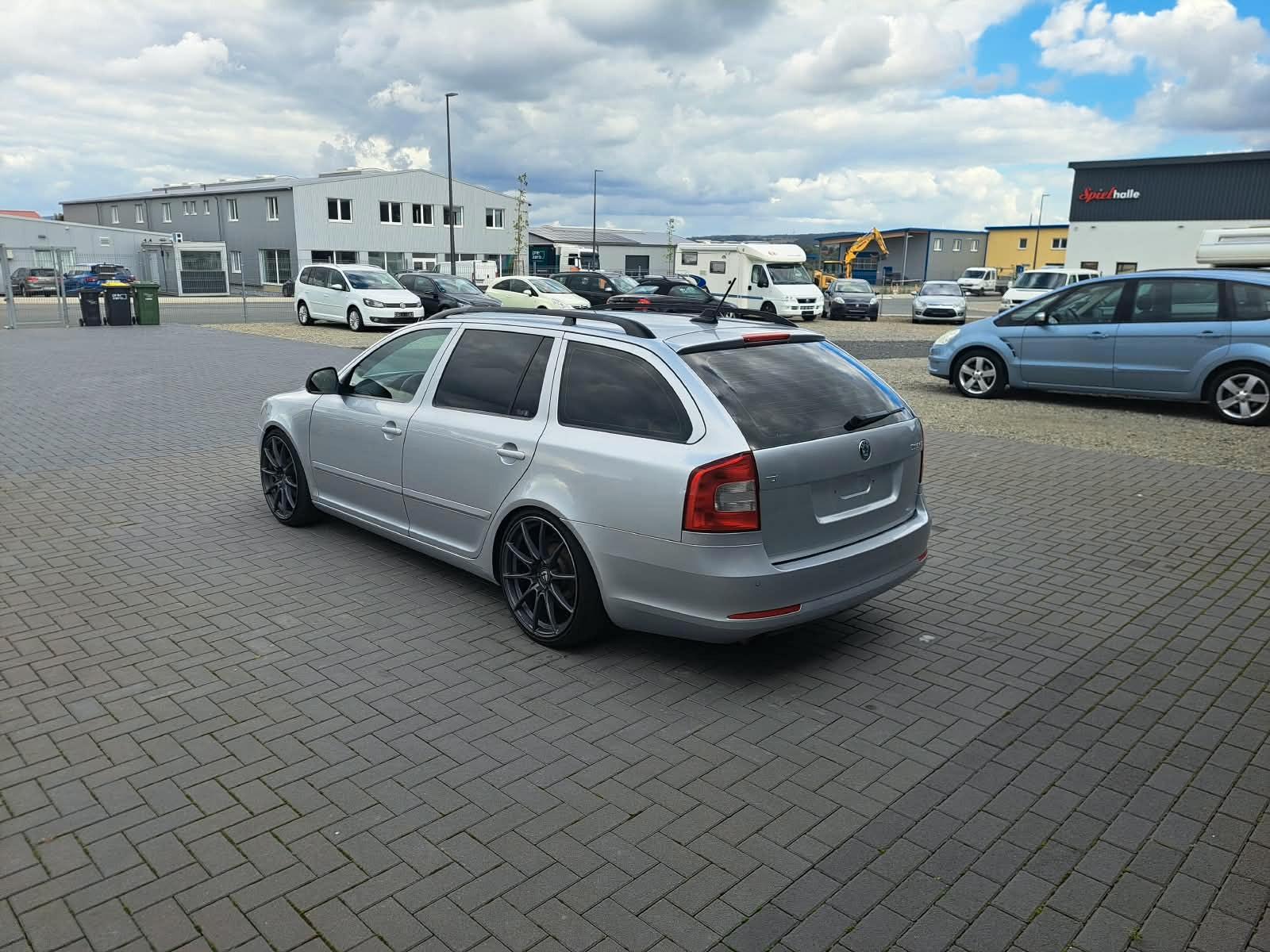Skoda Octavia 2011 — engine 1.598 cm³, 105 HP (77kW)