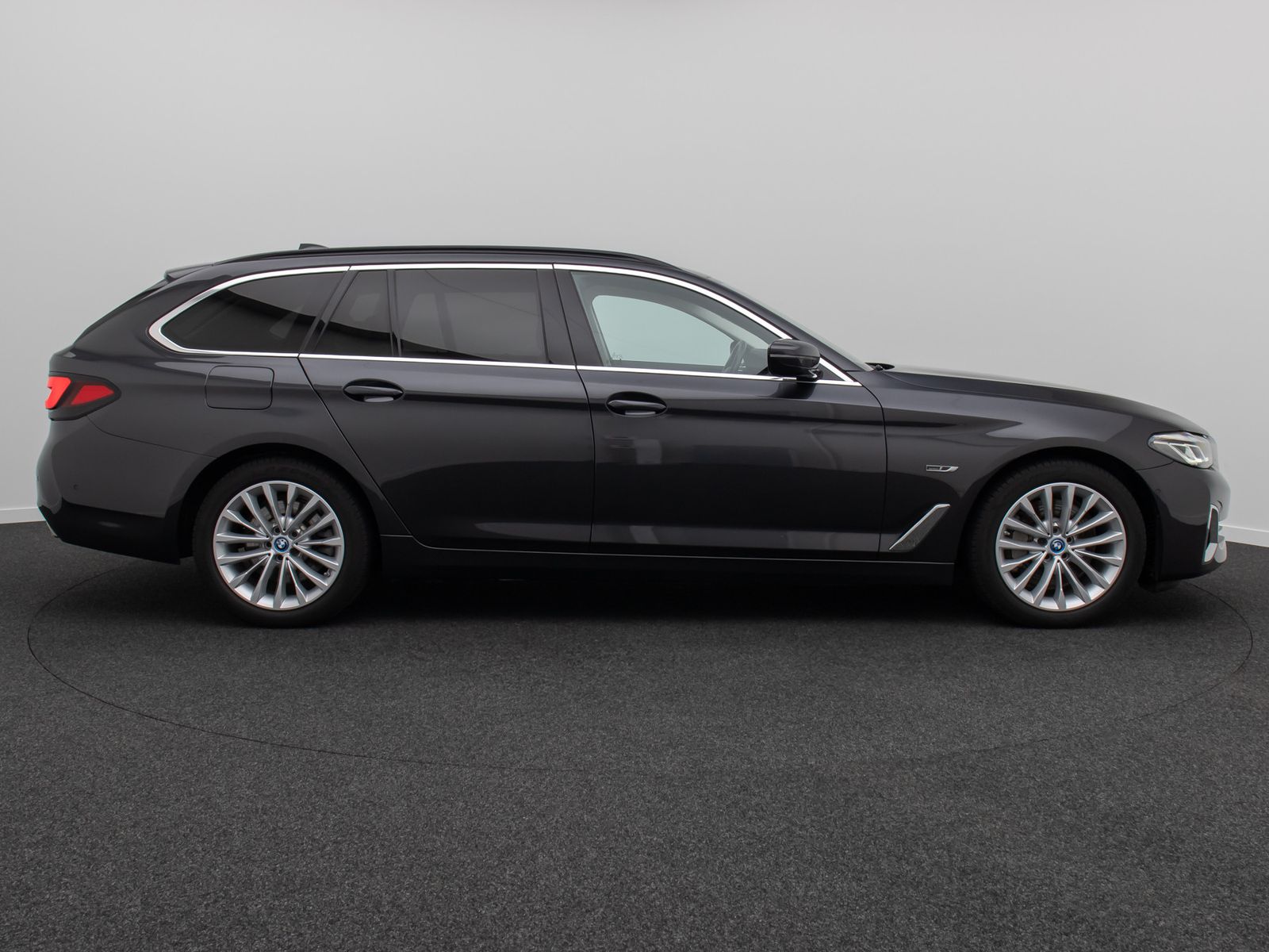 Fahrzeugabbildung BMW 530e Luxury Line DAB H/K 4xKlima Alarm AHK Sport