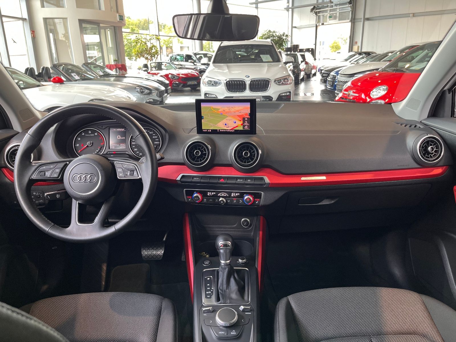 Fahrzeugabbildung Audi Q2 35 TFSI sport NAV SHZ 19"