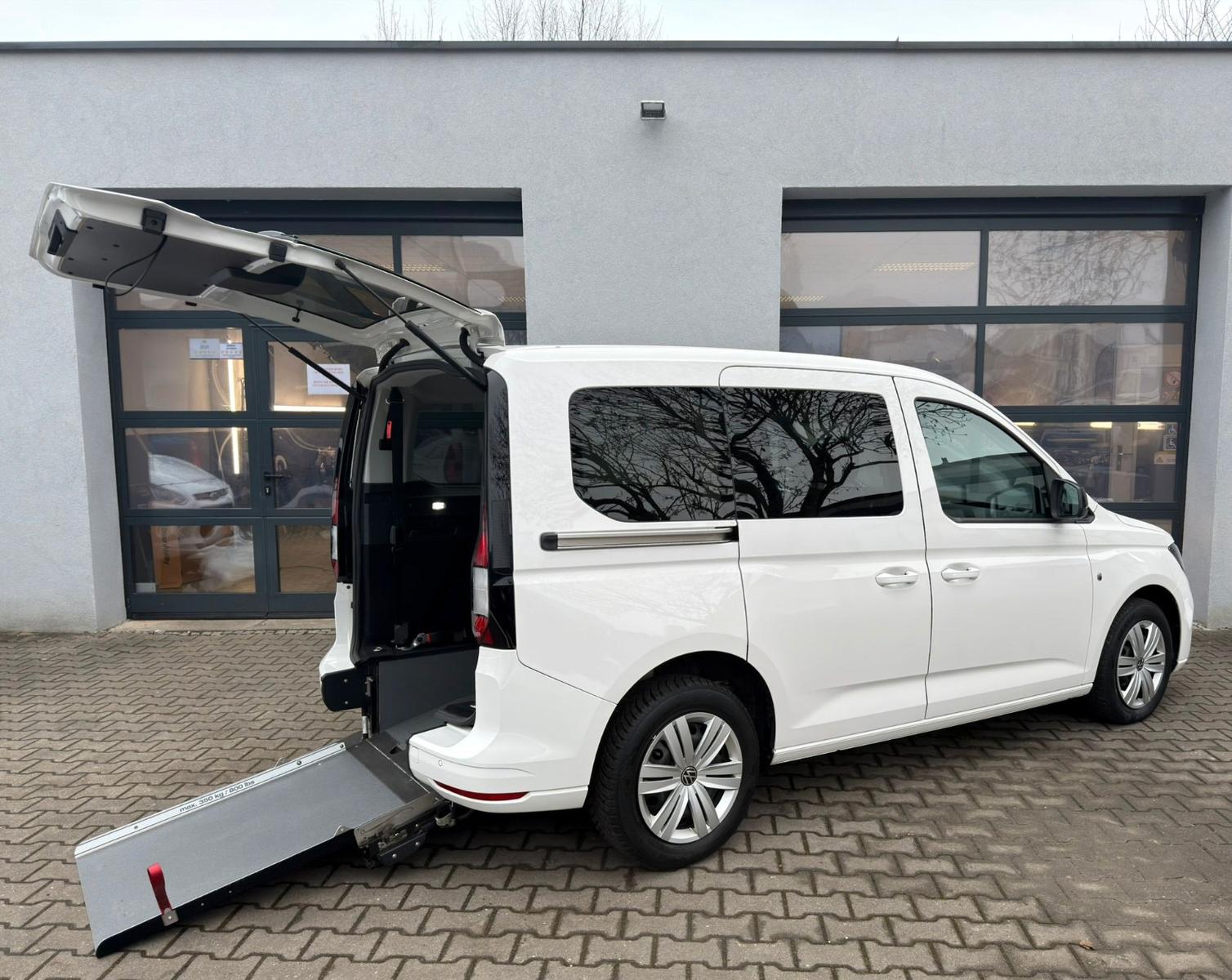 Volkswagen Caddy PDC Behindertengerecht Rollstuhlrampe 3+1