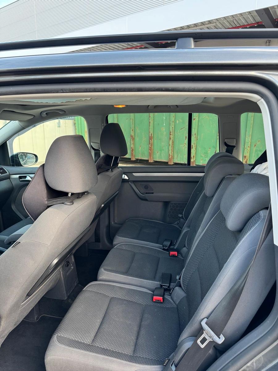 Volkswagen Touran 2010 — photo 8