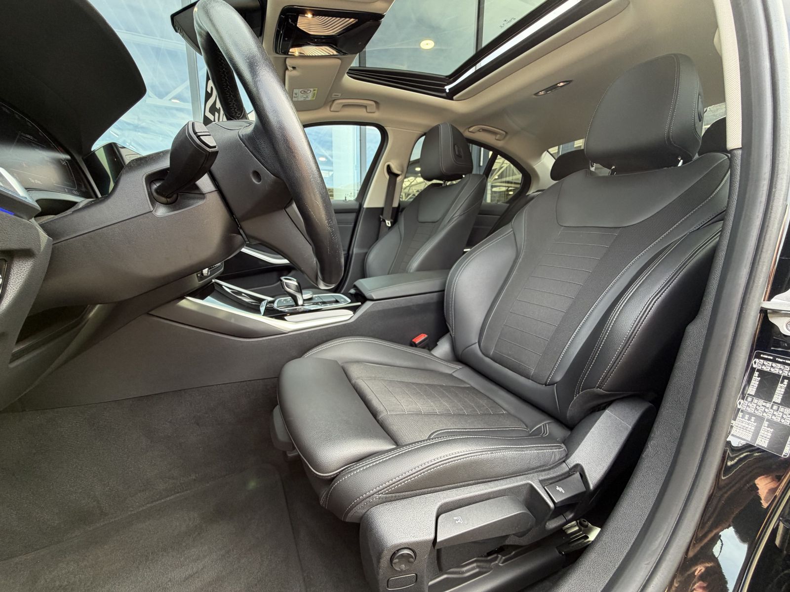 BMW 330i Sport Line Glasdach HiFi DAB SHZ PDC DA foto 5