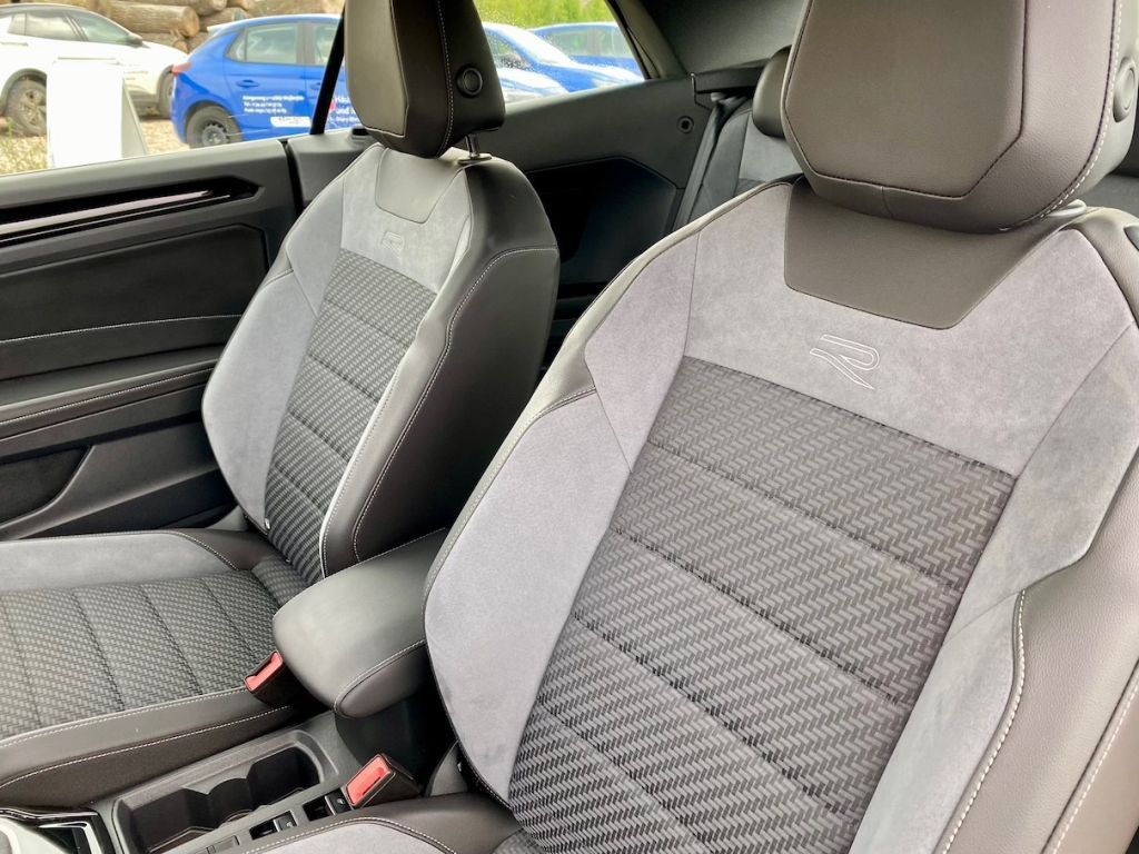 Fahrzeugabbildung Volkswagen T-Roc Cabriolet 1.5 DSG R-Line AAC GJR AHK NAVI