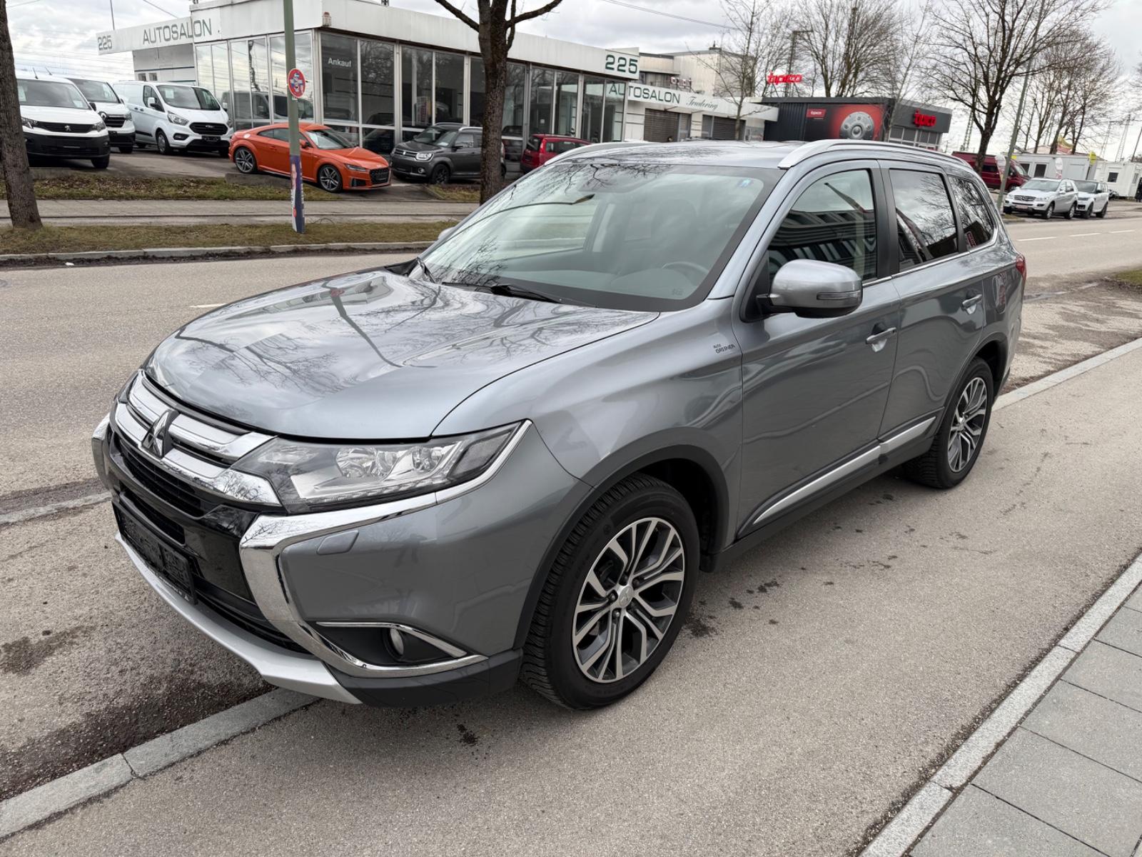 Mitsubishi Outlander Top 4WD LED.Leder.Navi.AHK.SSD.7 Sitze