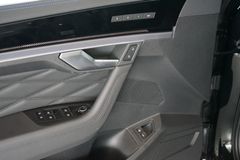 VW Touareg R eHybird | Pano | AHK | Dynaudio VW Touareg R eHybird | Pano | AHK | Dynaudio