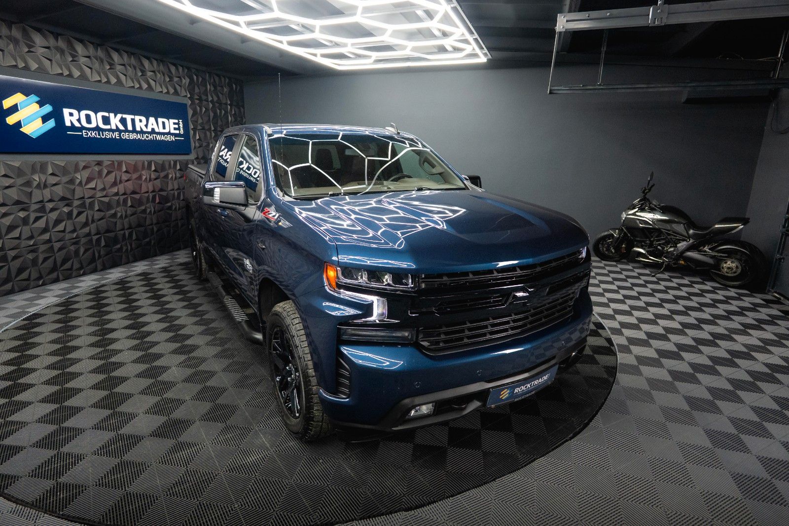 Fahrzeugabbildung Chevrolet Silverado 5.3L V8 4x4 RST Limited ZZ1 NightPaket