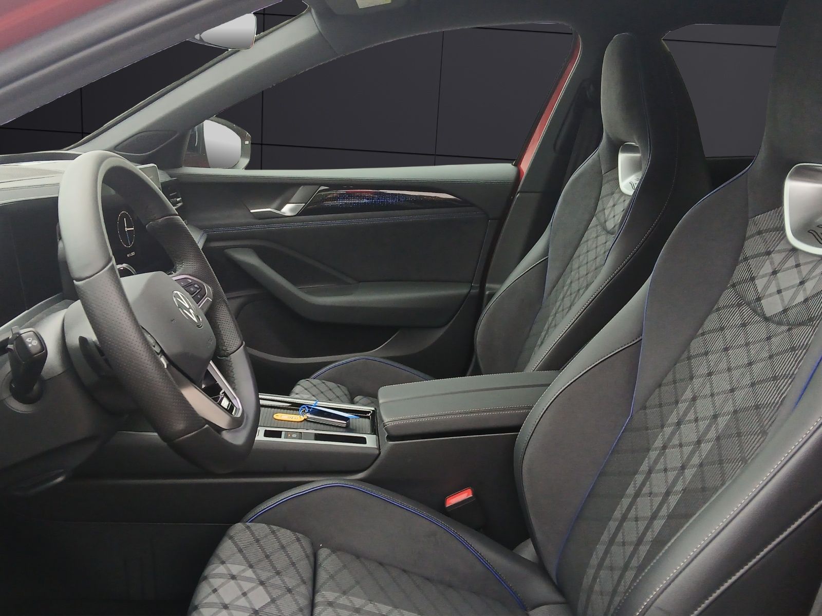 Fahrzeugabbildung Volkswagen Passat R-Line eHybrid DSG IQ.Light ACC AHK SH Ma