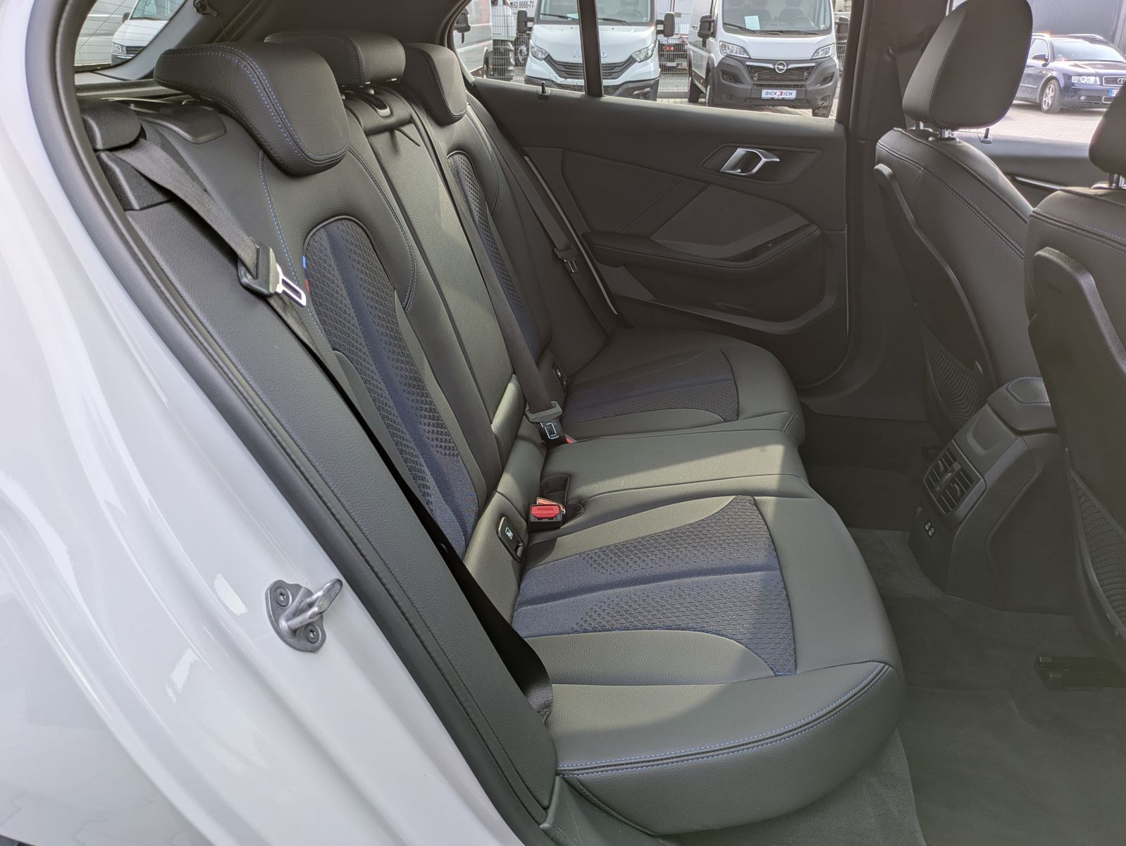 Fahrzeugabbildung BMW 120 i M Sport SHADOW*ACC*KAMERA*H&K*AHK*LED*DAB