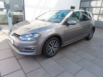Volkswagen Golf - 1