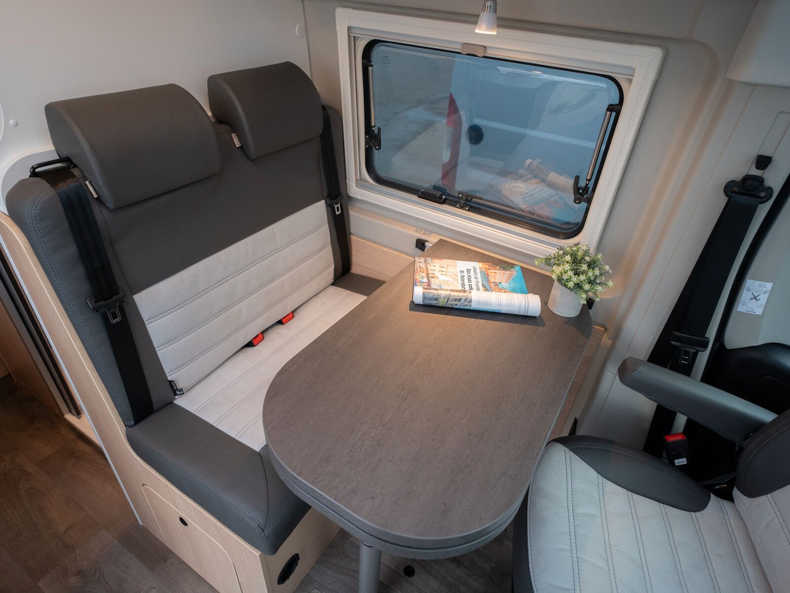 Fahrzeugabbildung Sunlight Cliff X 600