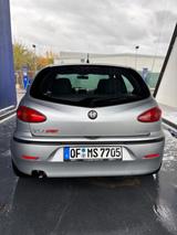 Alfa Romeo 147 1.6 16V T.Spark Distinctive Distinctive - Alfa Romeo 147 aus 2002