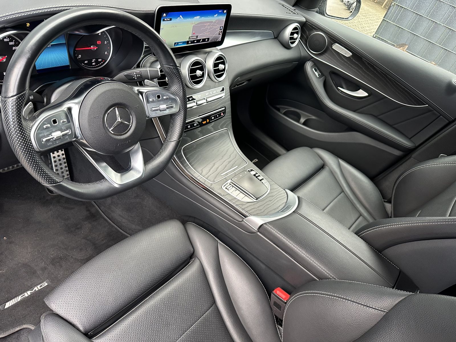 Fahrzeugabbildung Mercedes-Benz GLC 220d 4Matic AMG-Line NAV+LED+SZANDHEIZUNG+PP