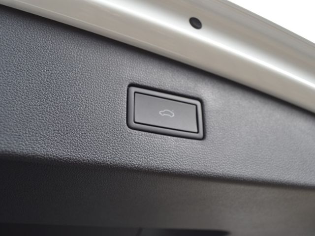 Tiguan Allspace 2.0 TSI 4M DSG R-Line 7-SITZER/A