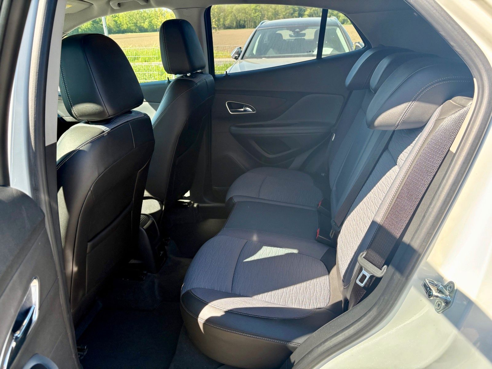 Fahrzeugabbildung Opel Mokka Innova ecoFlex 4x4 Navi Xenon Leder Kamera