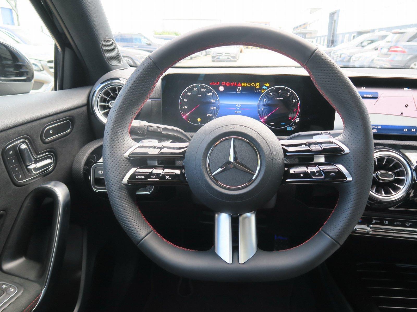 Mercedes-Benz A 250 4Matic AMG 360 Grad Kamera Pano Lenkradh.