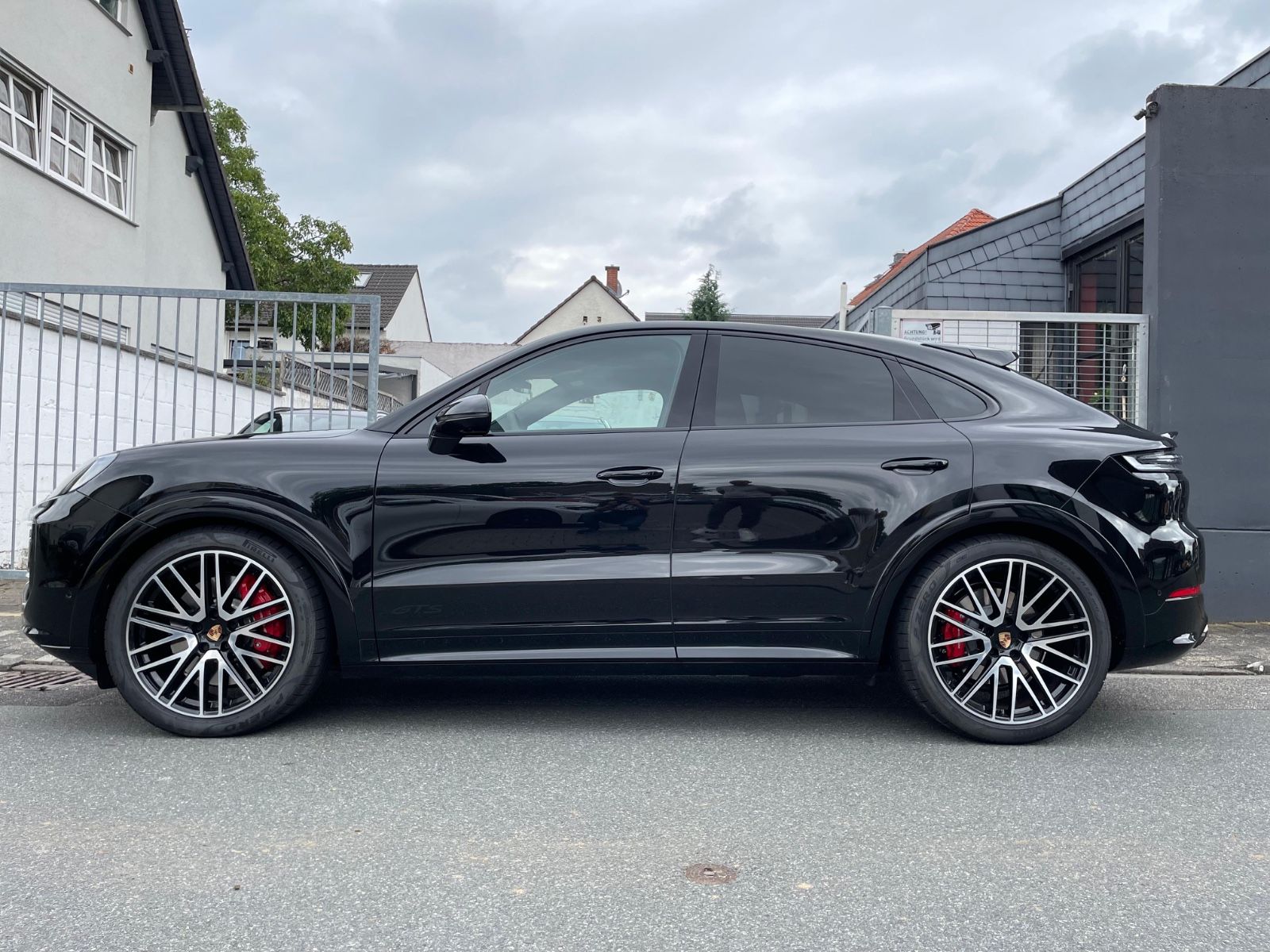 Fahrzeugabbildung Porsche Cayenne GTS Coupé |HUD|ACC|360°|3.Disp|Sportdesi