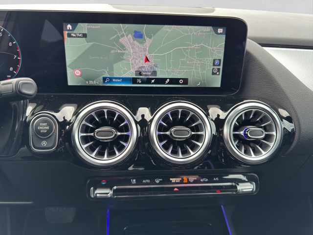 Fahrzeugabbildung Mercedes-Benz GLA 200 Automatik Style+LED+Spur+CarPlay+DAB