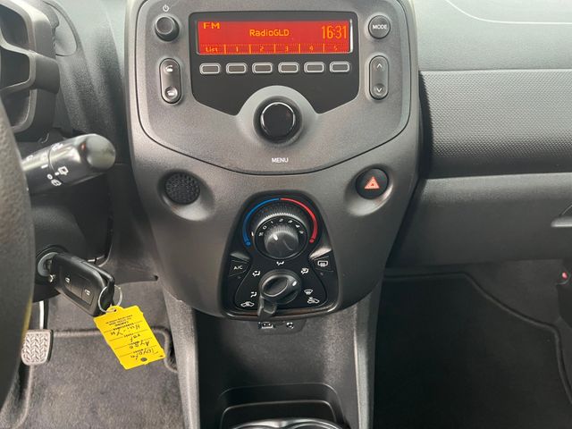 Toyota Aygo AYGO 1,0 Klima & Radio ,wenige Kilometer