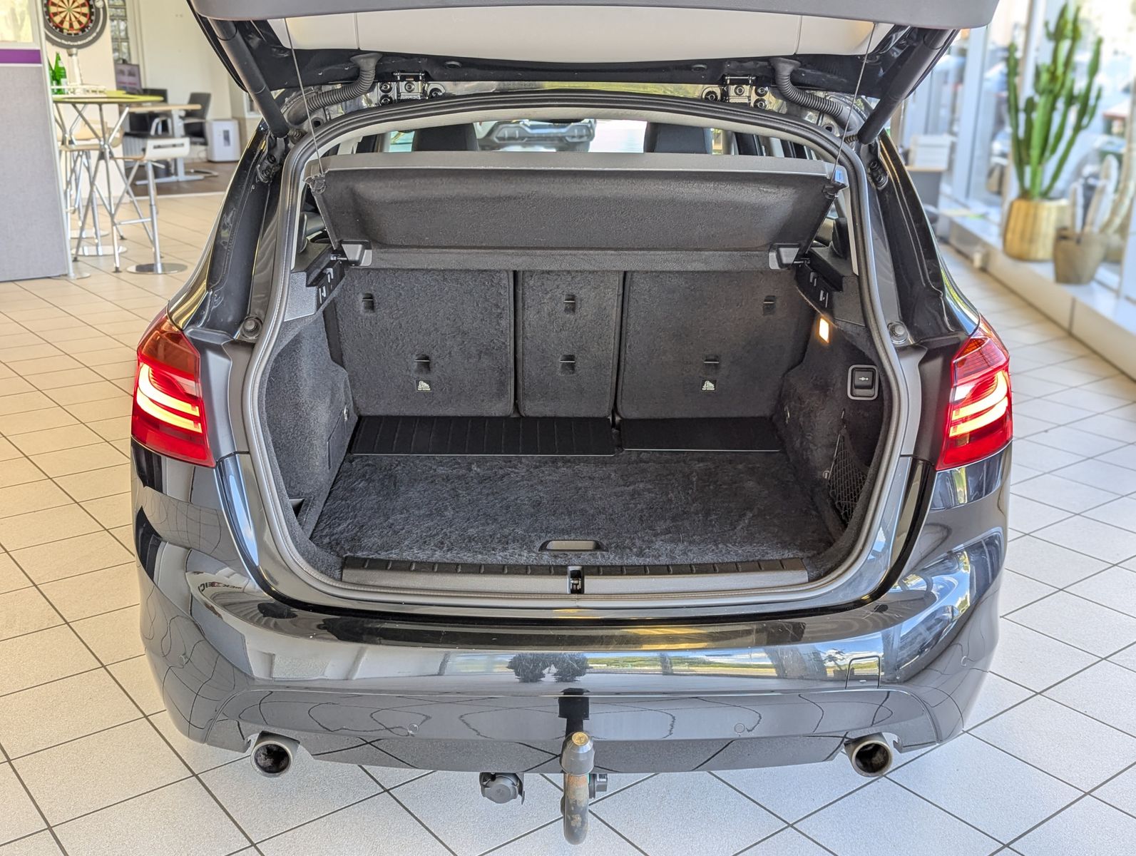 BMW 220 Active Tourer d xDrive LED Pano Navi SHZ AHK - Image 17