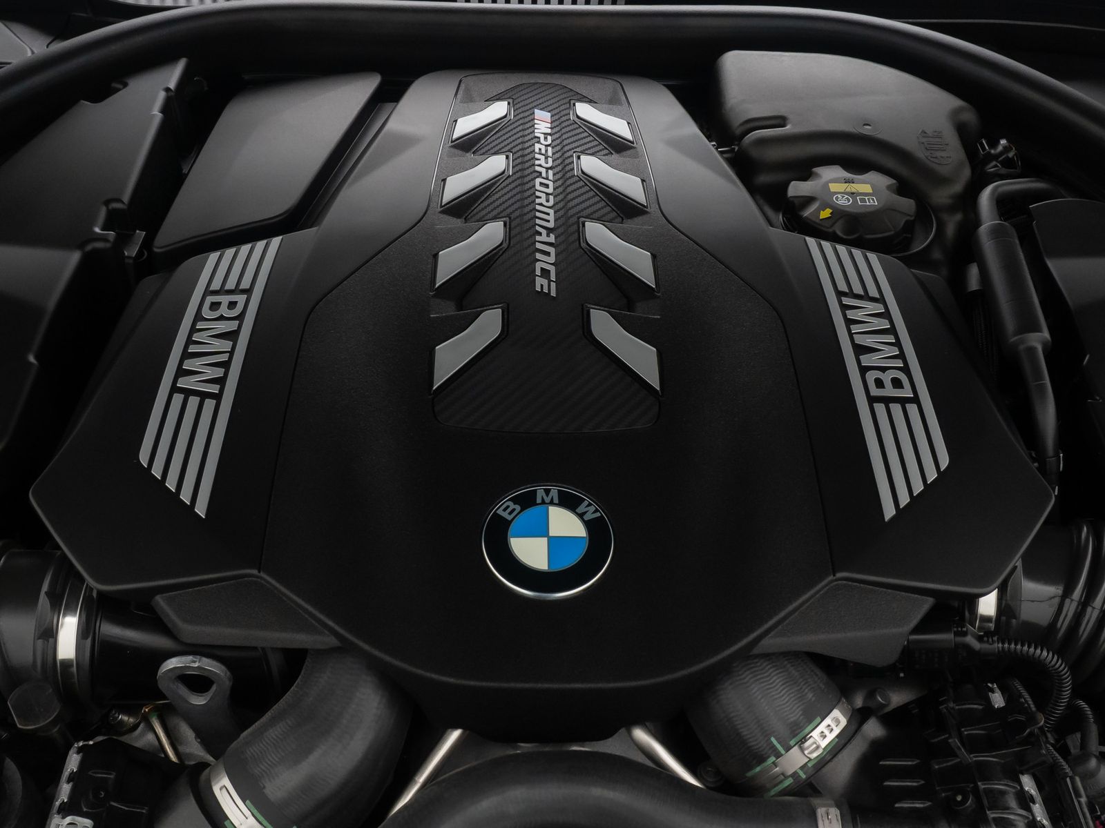 Fahrzeugabbildung BMW M850i xD Gran Coup&eacute; 360&deg; DAB Laser SoftClose 20"