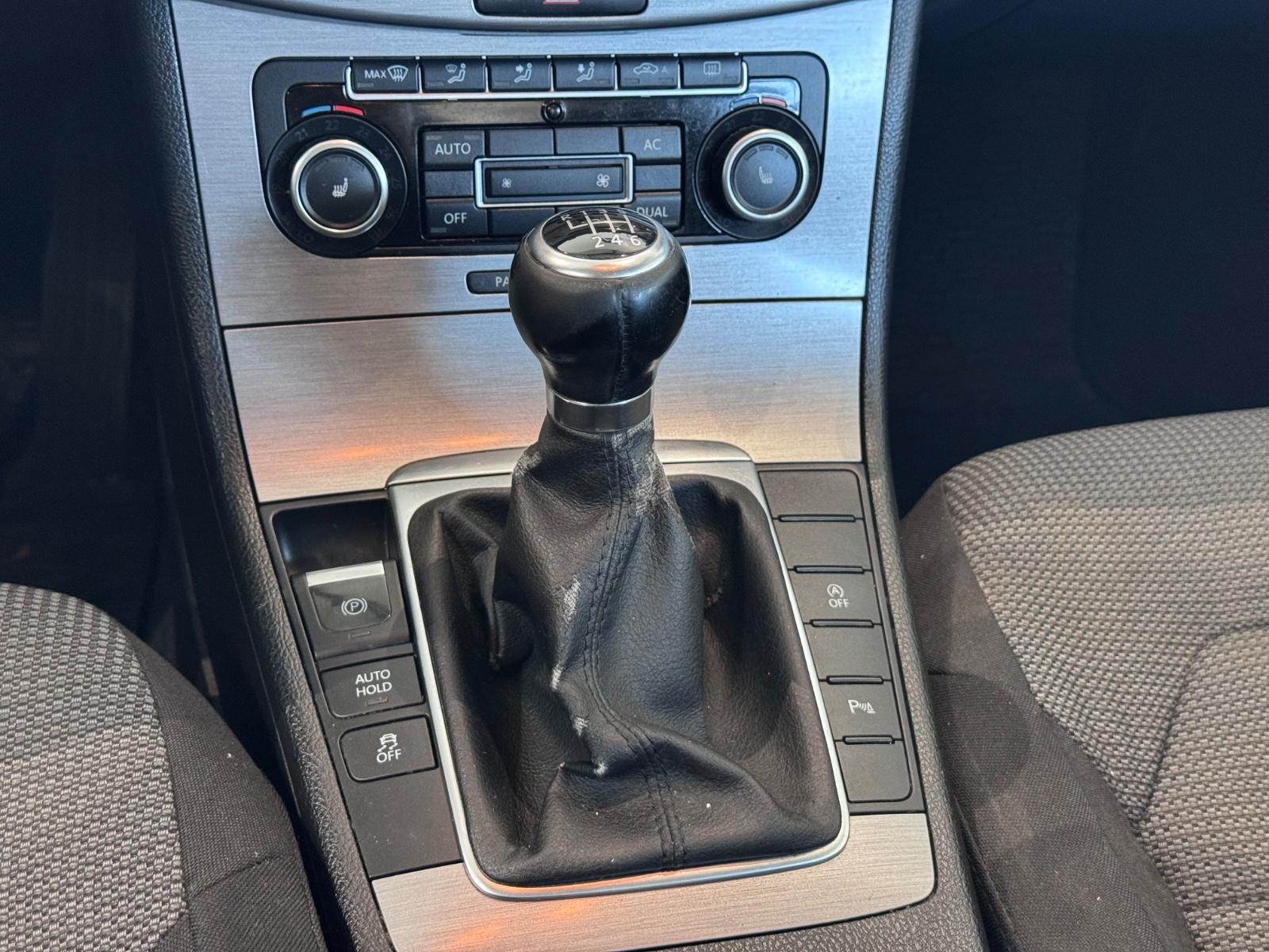 Volkswagen Passat 2010 — photo 33