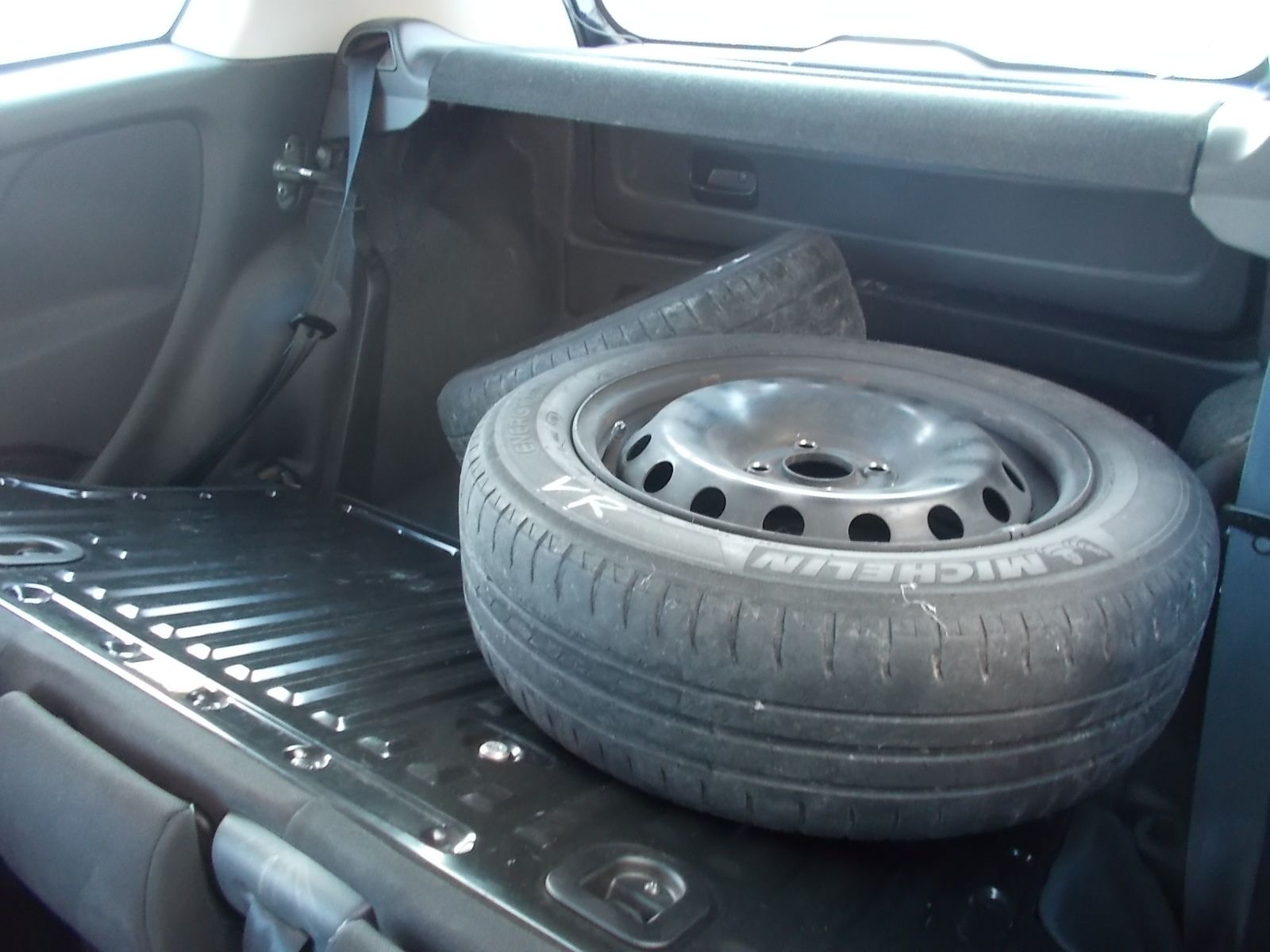 Fahrzeugabbildung Fiat Punto EVO 1.2 8V Active + Klima wenig Kilometer