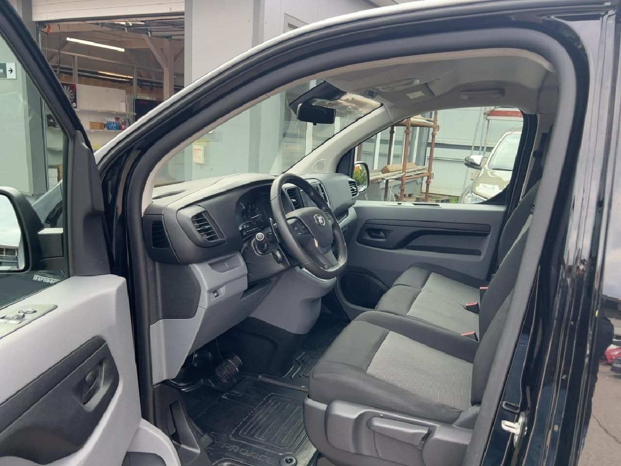 Fahrzeugabbildung Toyota Proace L1 Kasten 2,0 Meister A/T AHK EPH+CAM *