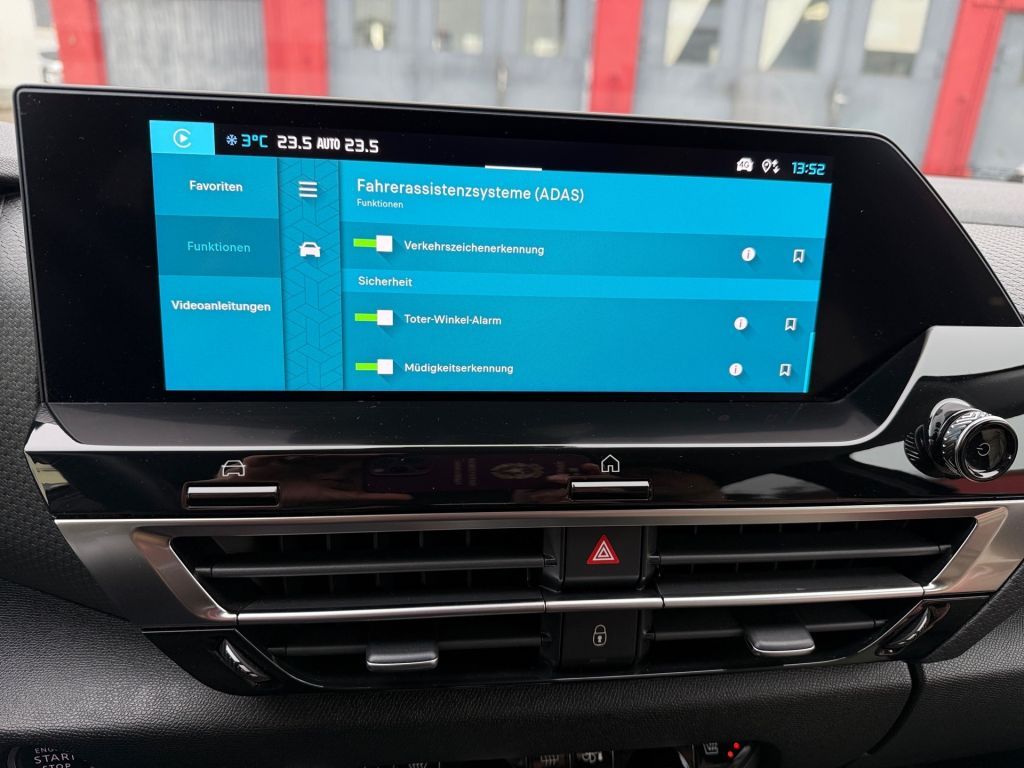 Fahrzeugabbildung Citroën C4 X PureTech 130 Stop&Start EAT8 MAX