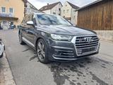 Audi SQ7 4.0 TDI Quattro 7-SITZE+PANO+MATRIX+AHK+360° - graue Audi SQ7