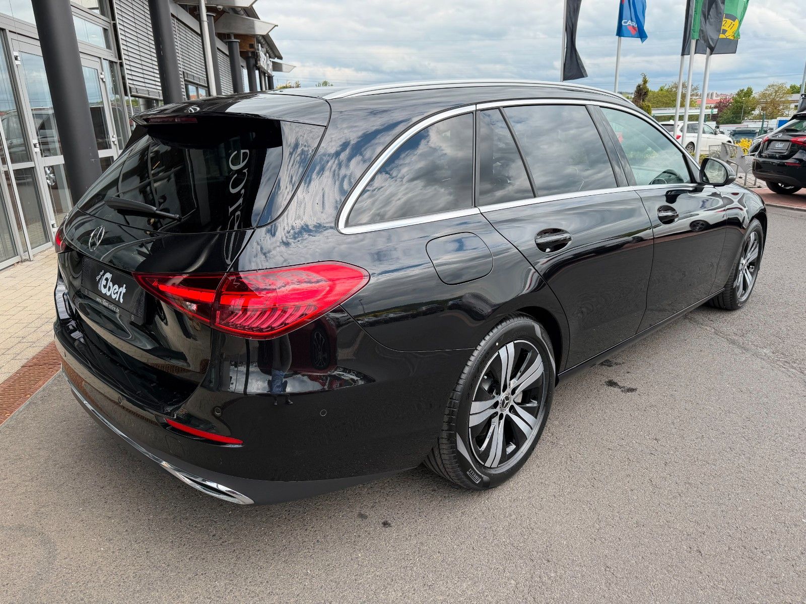 Fahrzeugabbildung Mercedes-Benz C 180 T Avantgarde AHK+TOTW+R-Kamera+DAB