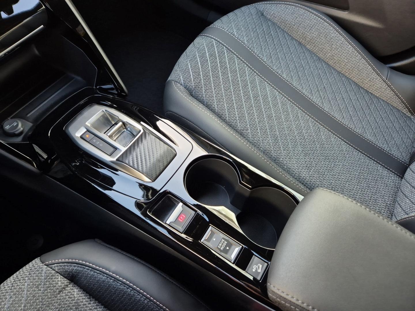 Peugeot 2008 Allure Hybrid AT Navi AHK-abnehmbar Grip Co