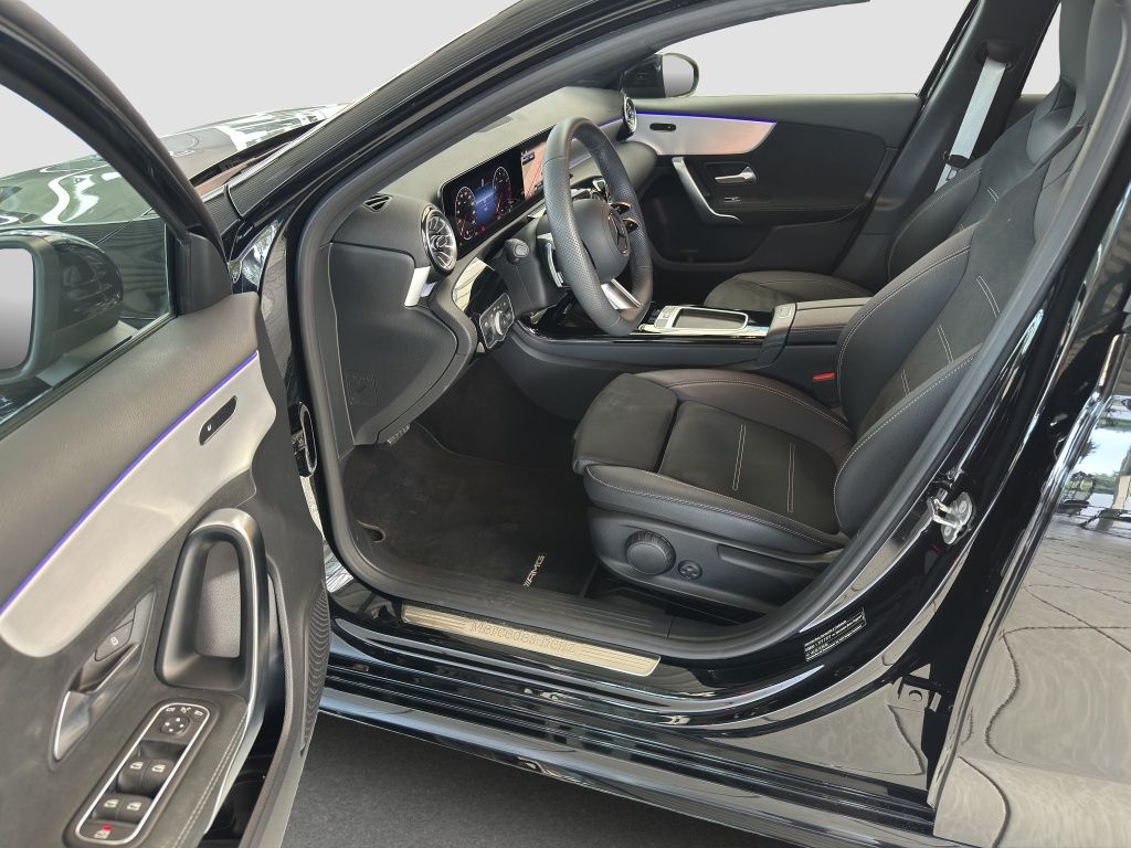Fahrzeugabbildung Mercedes-Benz A 200 AMG Line AMG*Night*Navi*PDC*ParkAss*RFK