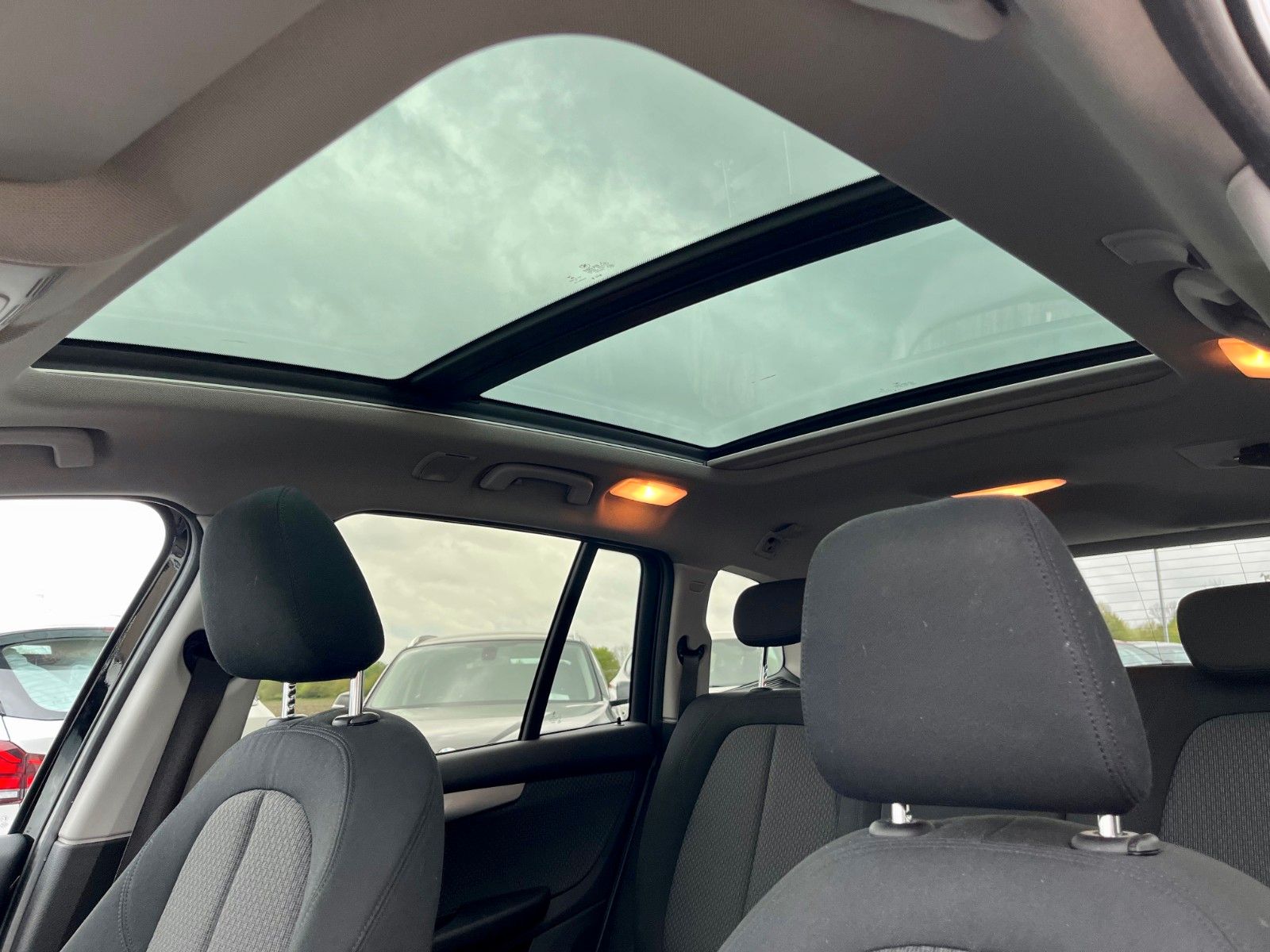 Fahrzeugabbildung BMW 218d Gran Tourer Aut. Navi AHK Panorama 2.HD PDC