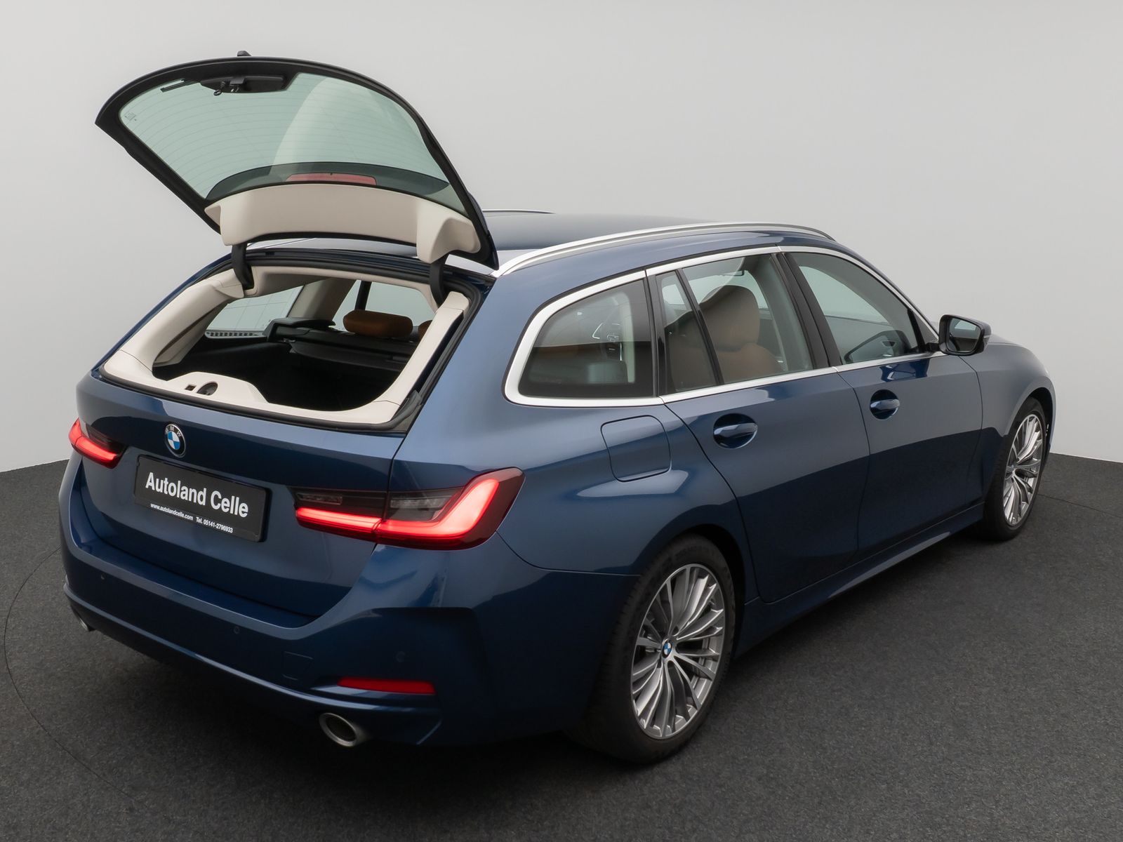 Fahrzeugabbildung BMW 320d Individual DAB HiFi Leder AHK Alarm Sport