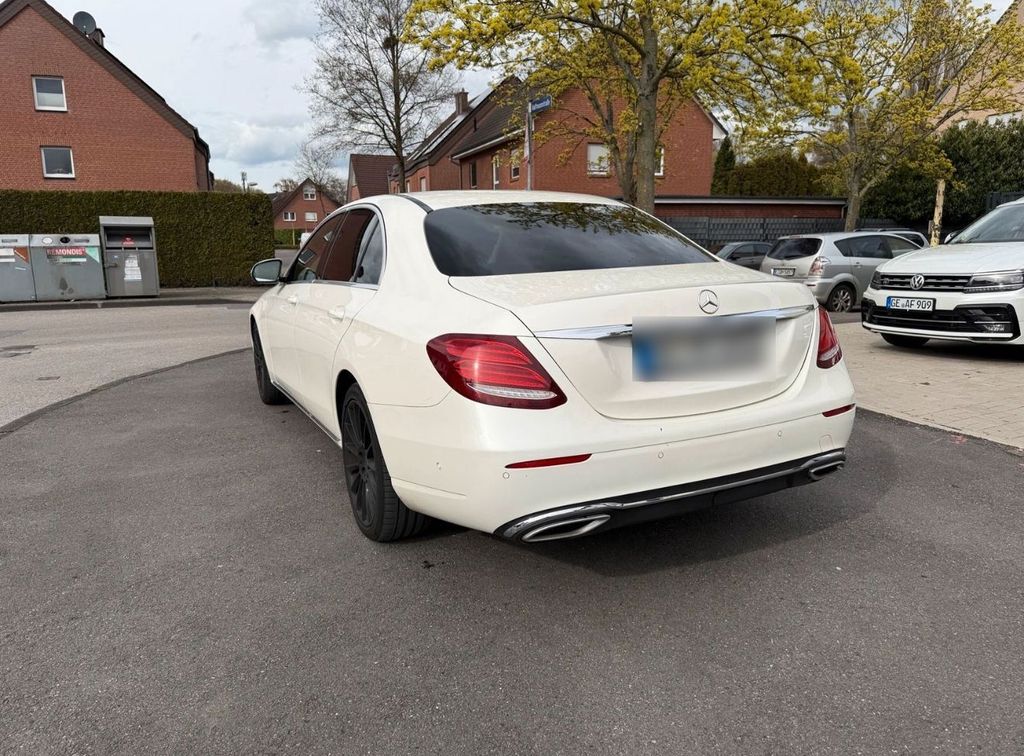 Image of Mercedes-Benz E 200