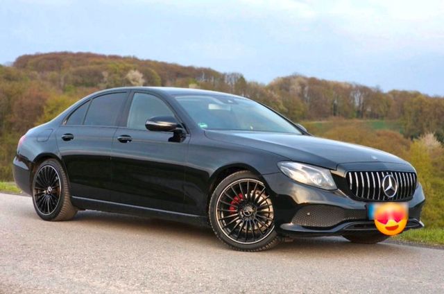 MERCEDES-BENZ Mercedes-Benz E220 CDI AMG-Line Widescreen...